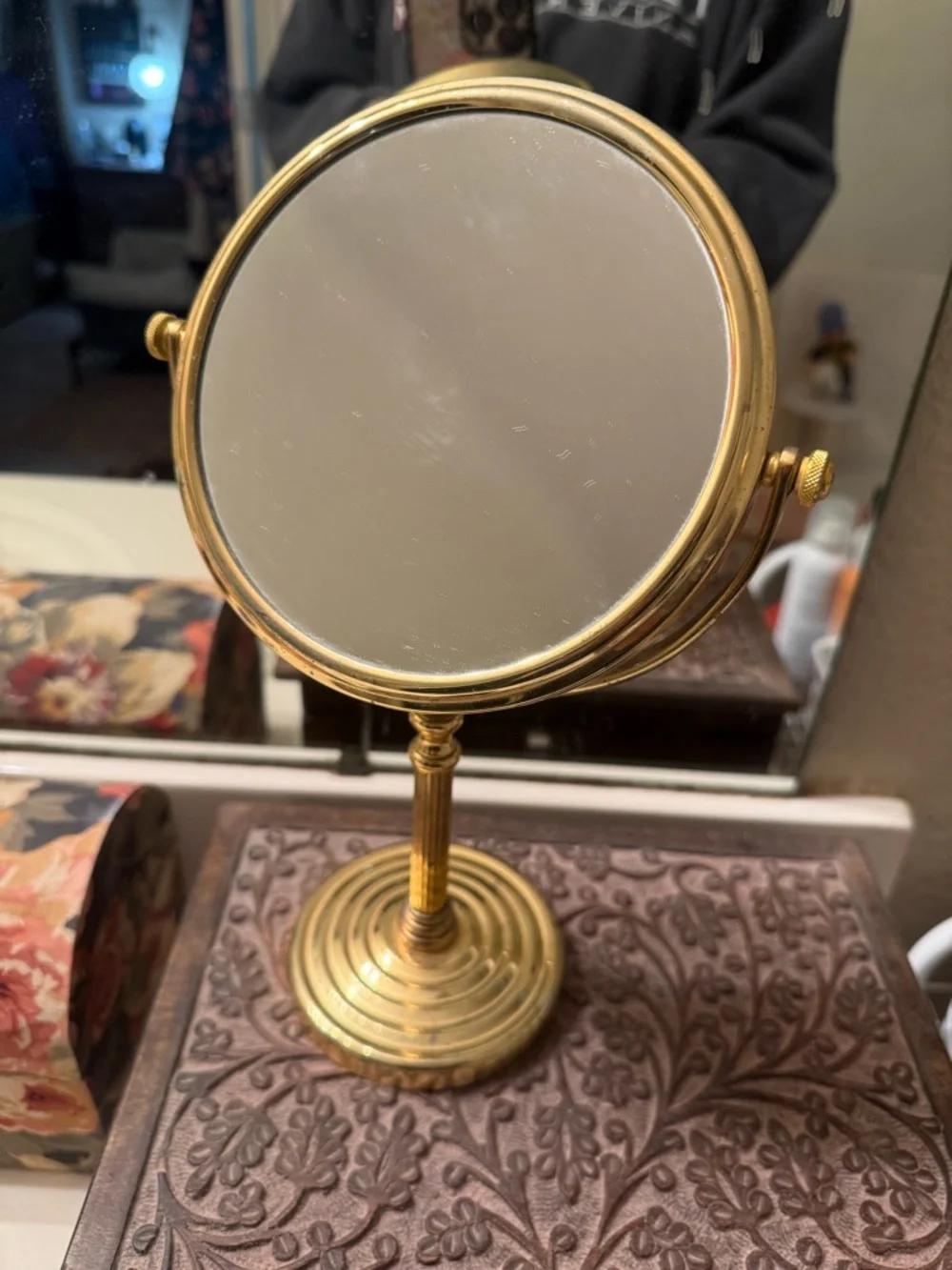 Vintage Gold Round Freestanding Vanity Mirror - Classic Brass Finish